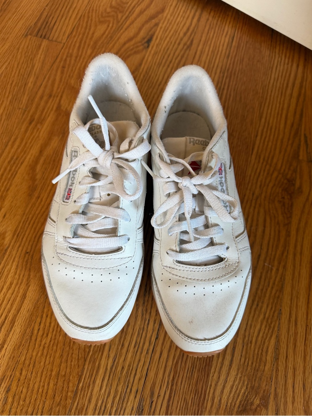 Reebok Classic White Leather Sneakers Gum Sole Retro Shoes - Size 8